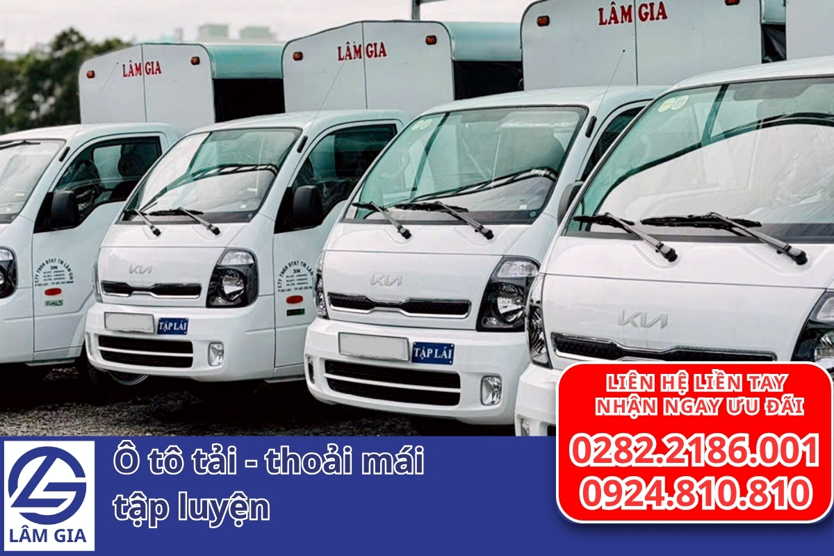 Học viên luyện kỹ năng lái xe đường trường tại Trung Tâm Lâm Gia