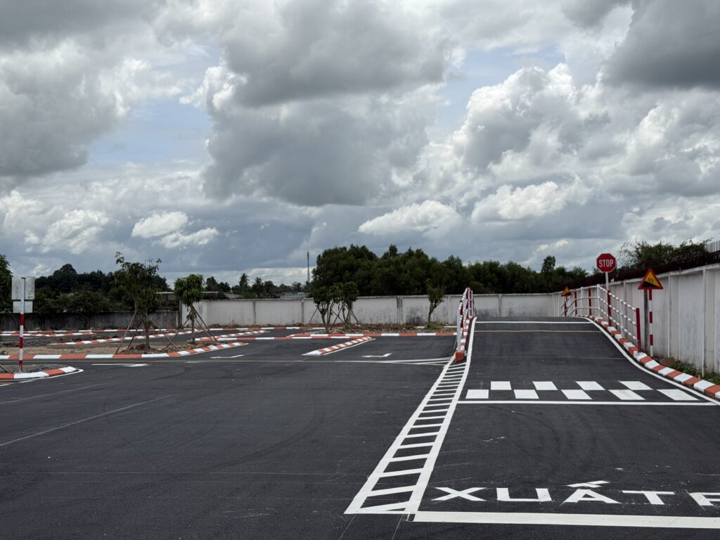 sân tập lái ô tô Trung tâm Lâm Gia quận Bình Tân