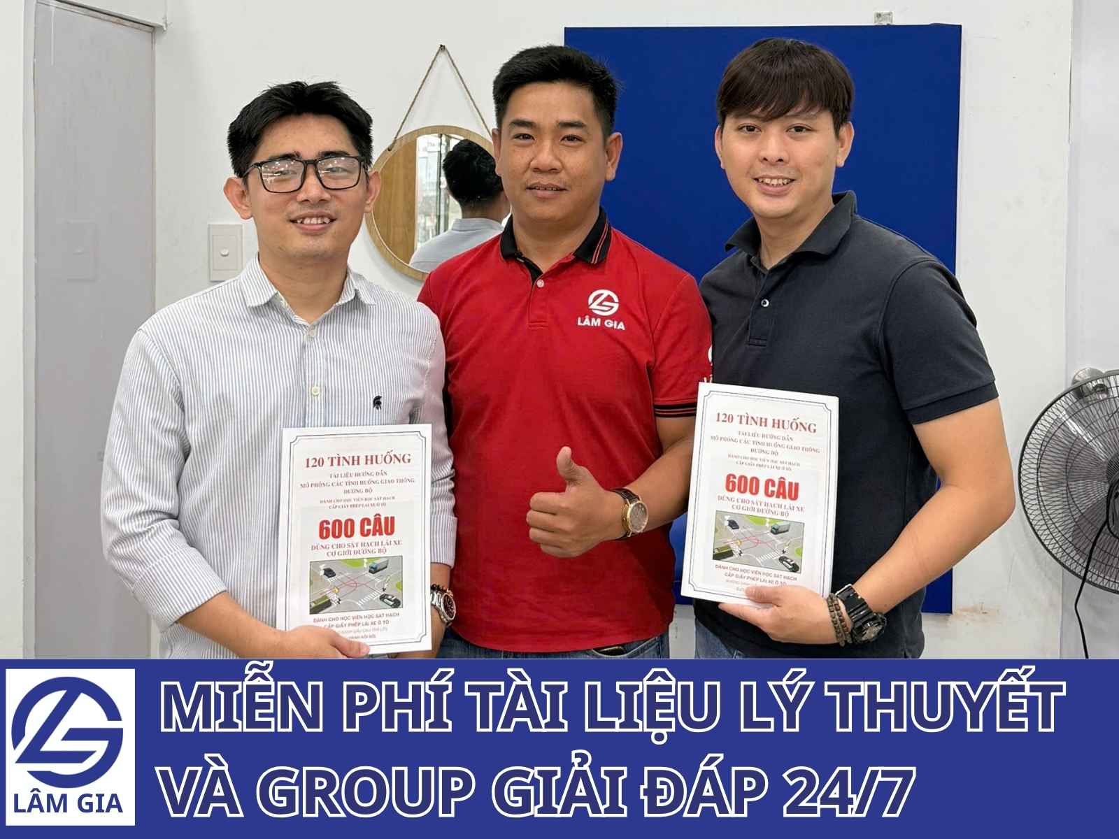 Khi vào học bằng lái xe, học viên sẽ được tặng free bộ giáo trình thi lý thuyết.