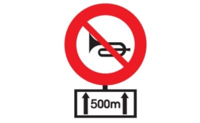 Biển phụ đặt dưới biển cấm bóp còi có ý nghĩa như thế nào?